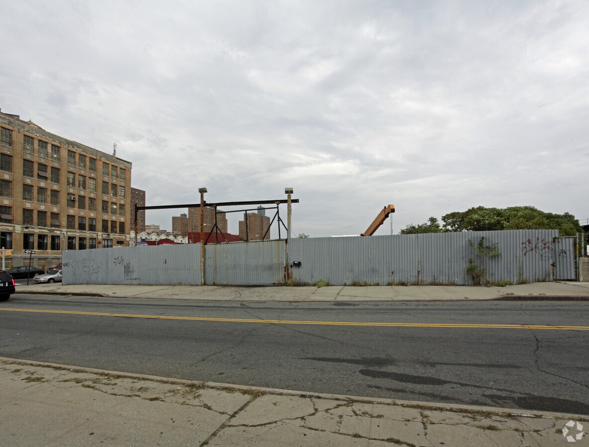 457 Blake Ave, Brooklyn, NY 11207