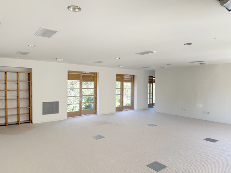 1505 E Valley Rd, Montecito, CA for lease - Interior Photo - Image 3 of 17