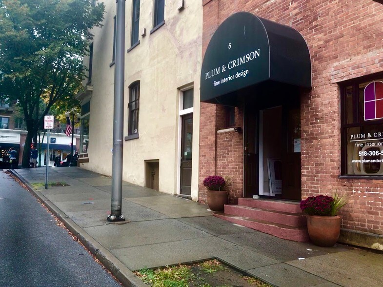 5 Spring St, Saratoga Springs, NY 12866