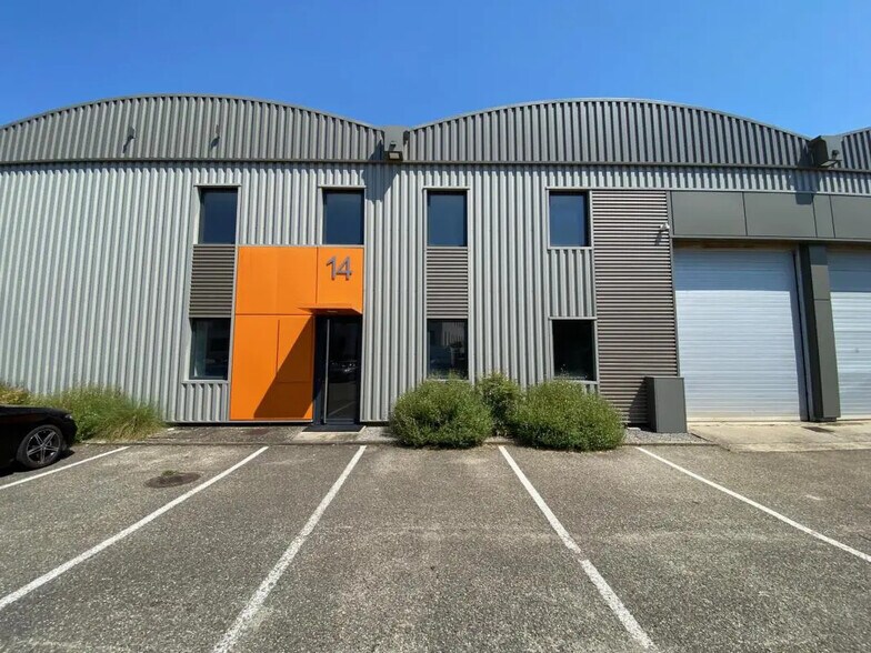 Flex in Dardilly for lease - Building Photo - Image 2 of 11