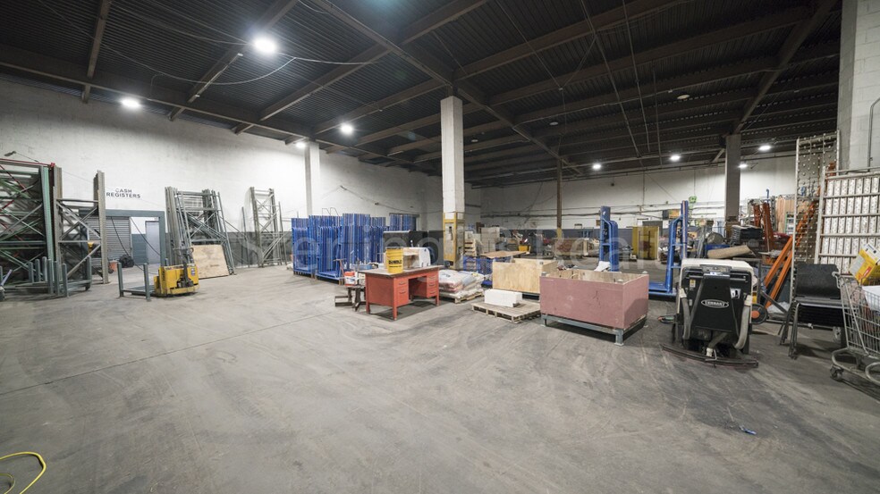 1118 33rd Ave, Astoria, NY for sale - Primary Photo - Image 1 of 1