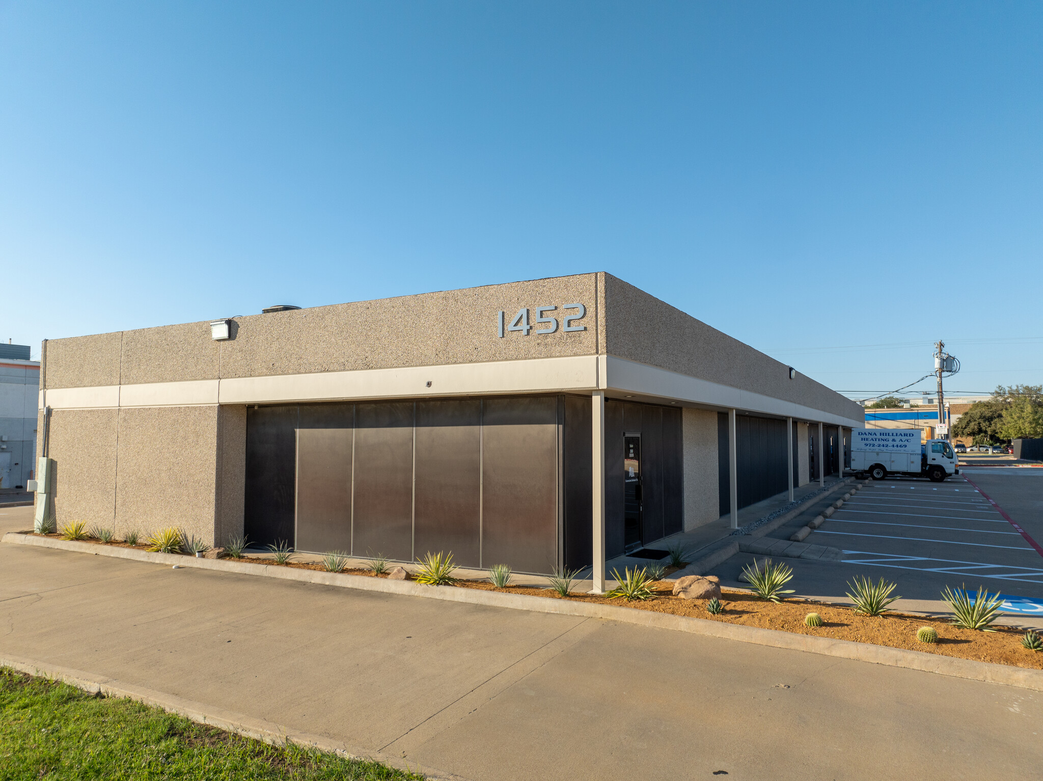 1450 Halsey Way, Carrollton, TX for lease Building Photo- Image 1 of 7