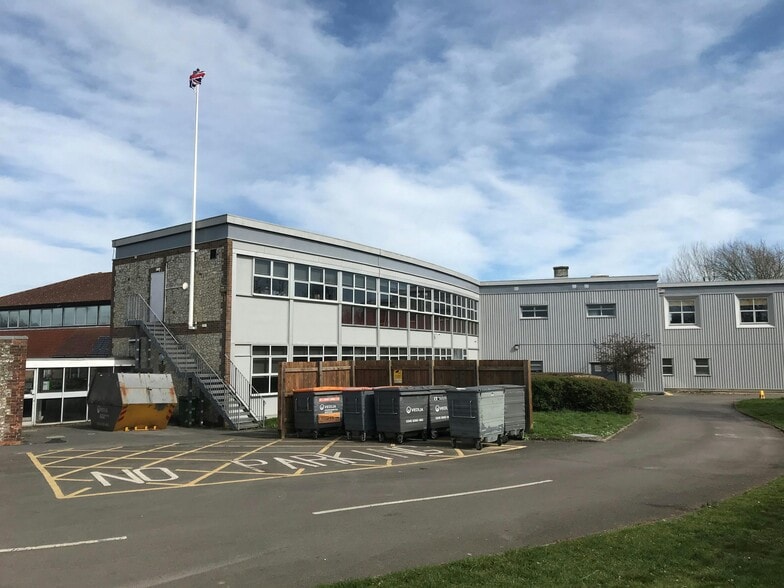 Penns Pl, Petersfield for lease - Building Photo - Image 3 of 7