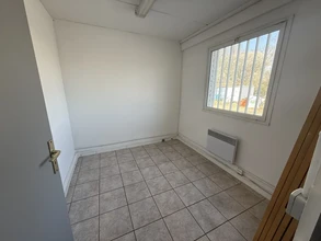 Flex in Ennery for lease Interior Photo- Image 1 of 8