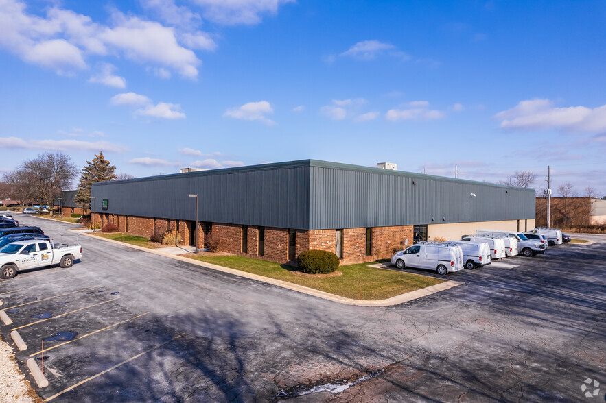 3000-3050 S Calhoun Rd, New Berlin, WI for sale - Building Photo - Image 1 of 1