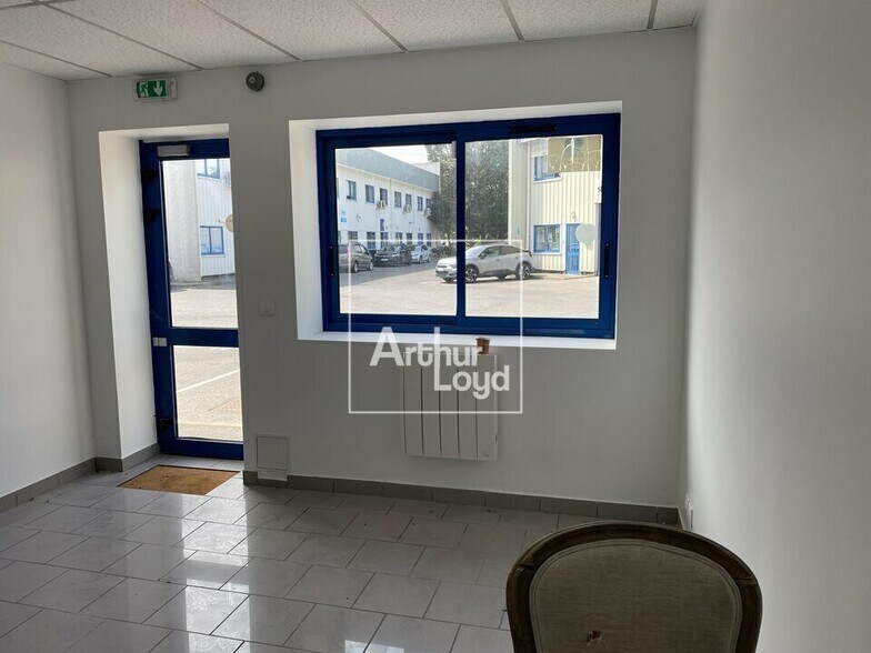 Industrial in Lisses for lease - Interior Photo - Image 1 of 10