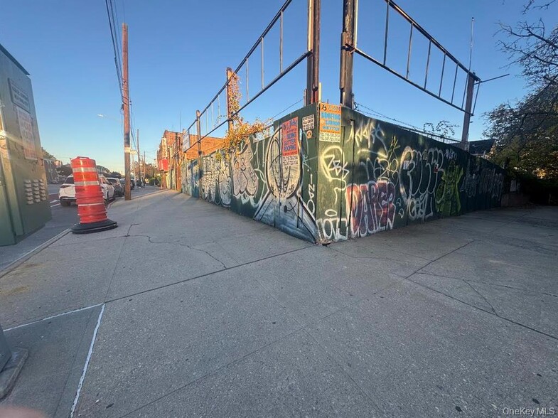 21432 Hillside Ave, Queens Village, NY for sale - Building Photo - Image 2 of 3