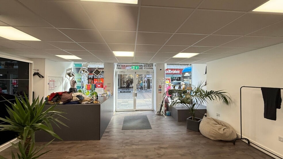 2-8 Queensgate, Inverness for sale - Interior Photo - Image 2 of 2