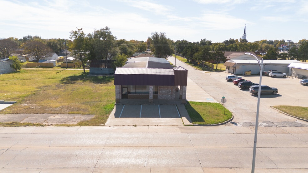 1900 Block of Main St portfolio of 3 properties for sale on LoopNet.com - Primary Photo - Image 2 of 2