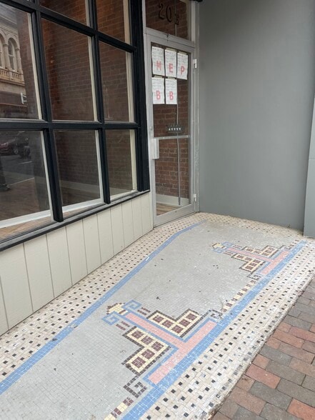 20-24 E Beverley St, Staunton, VA for lease - Building Photo - Image 2 of 13