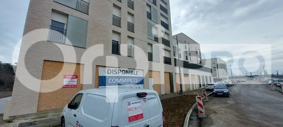 Retail in Creil for lease - Building Photo - Image 1 of 23