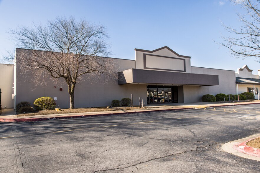 100 N Dixieland Rd, Rogers, AR 72756 Frisco Station