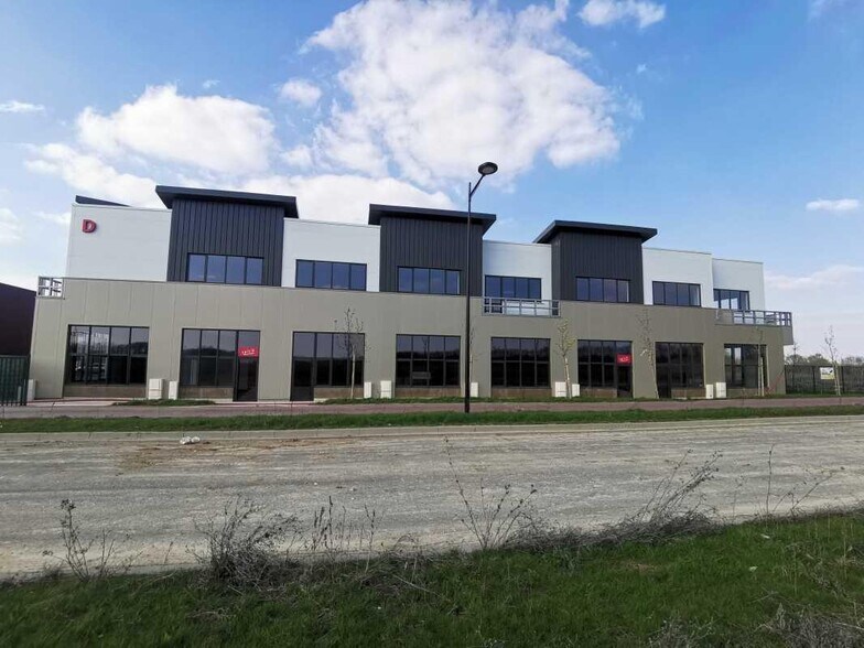 Flex in Saint-Pierre-du-Perray for sale - Building Photo - Image 1 of 1