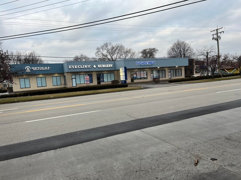 299-303 E Rand Rd, Mount Prospect, IL for lease - Building Photo - Image 1 of 6