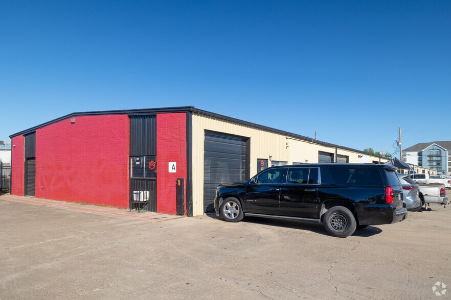 9125 Airport Blvd, Houston, TX for lease - Building Photo - Image 1 of 7