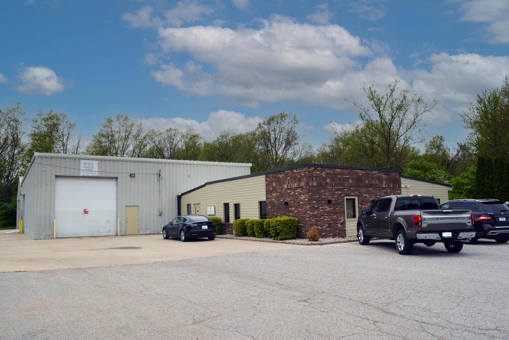 4601 Maplecrest Rd, Fort Wayne, IN for sale Building Photo- Image 1 of 1