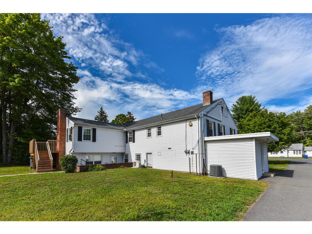 29 Hartford Ave, Granby, CT 06035