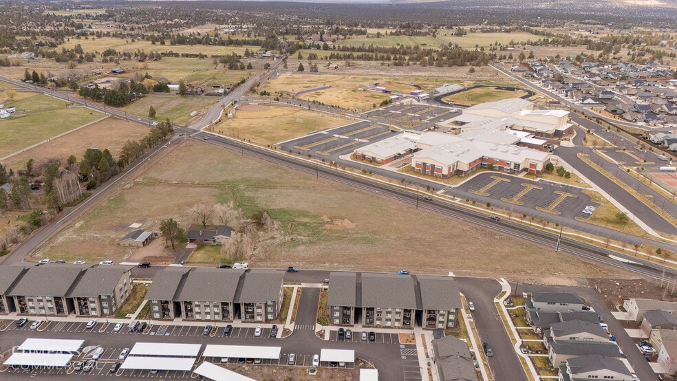 4561 SW 39th St, Redmond, OR for sale - Building Photo - Image 3 of 7