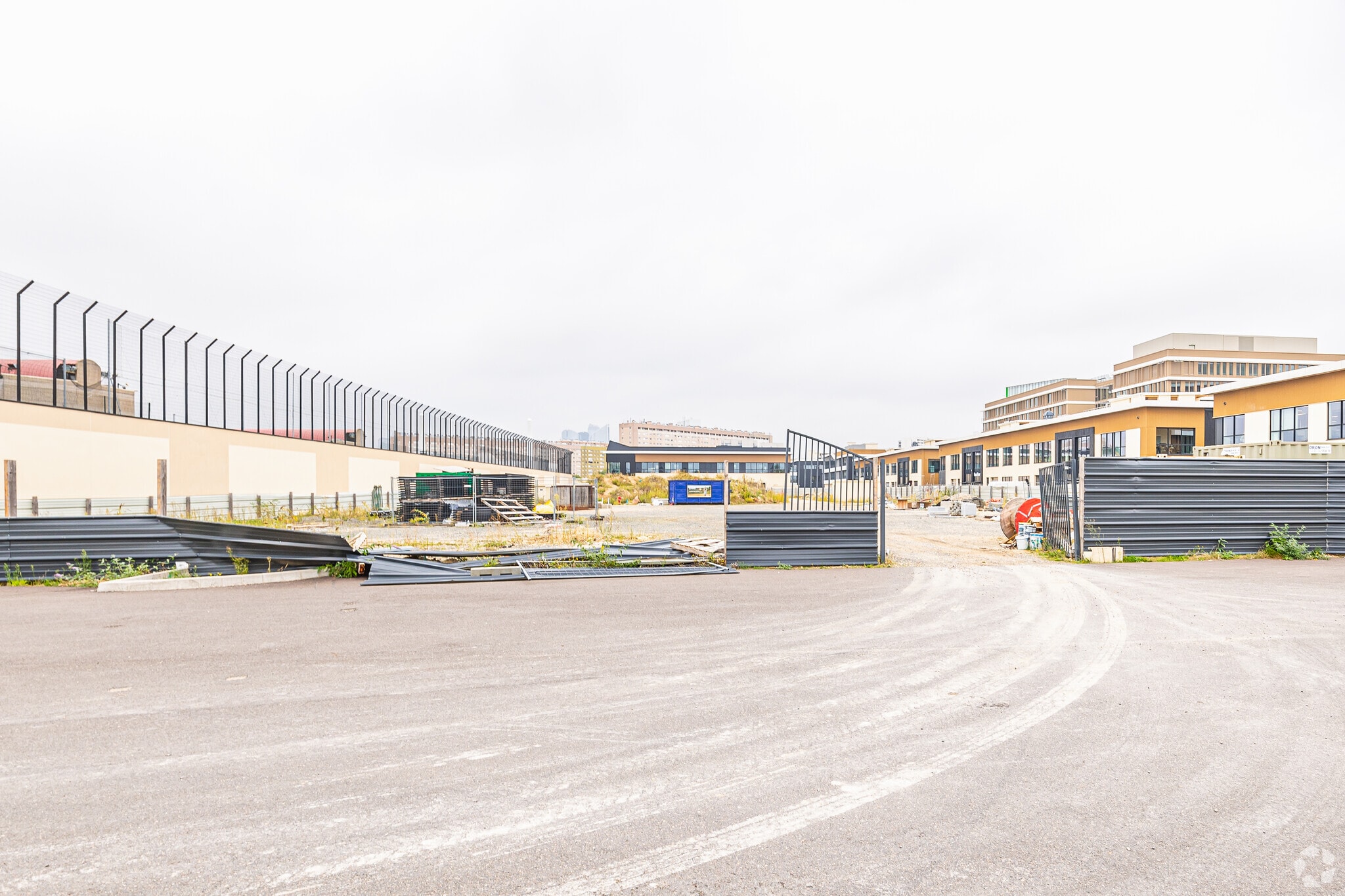 97 Rue Martha Desrumaux, Nanterre for lease Primary Photo- Image 1 of 3