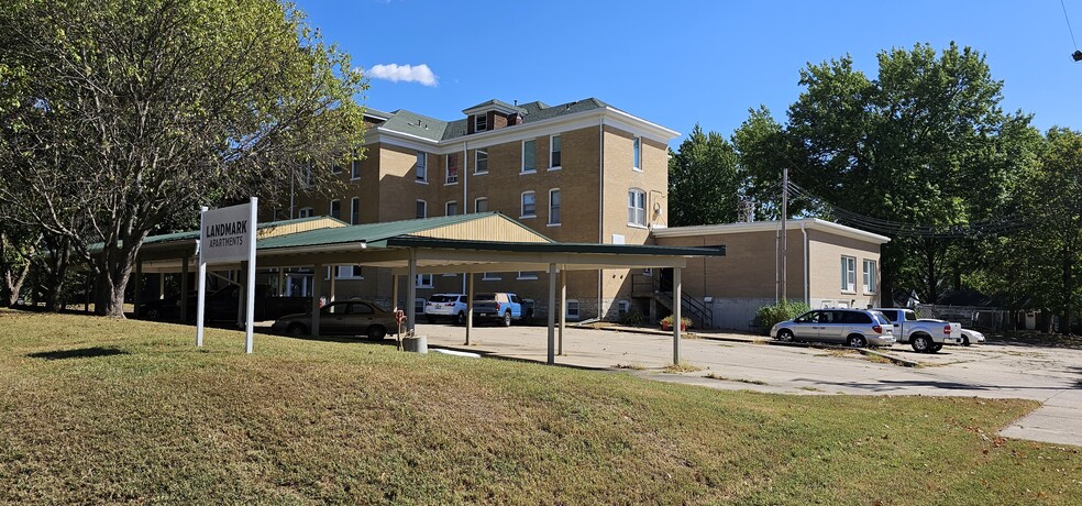 711 N Broadway St, Leavenworth, KS 66048 - Landmark Apartments | LoopNet