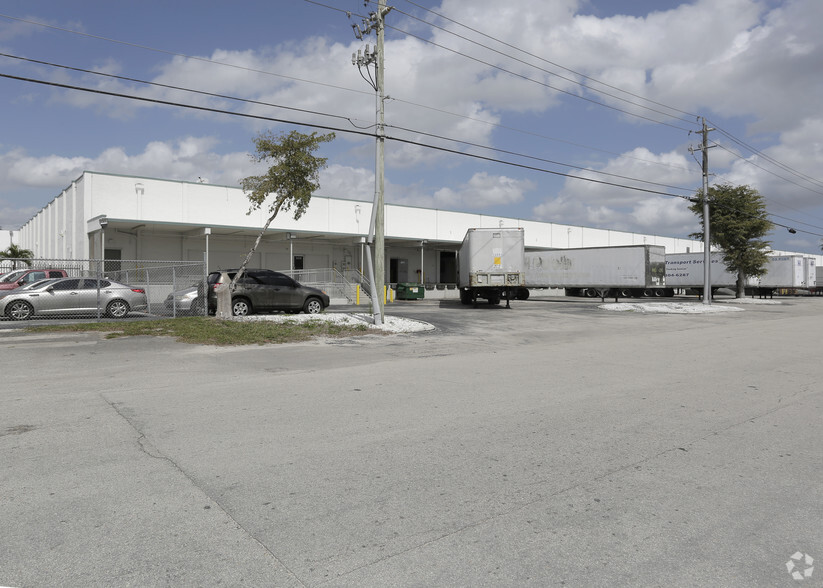 3415-3435 NW 112th St, Miami, FL for lease - Primary Photo - Image 1 of 7