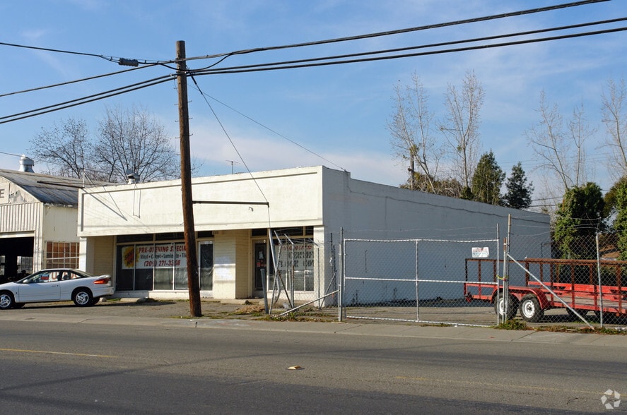 2123 Country Club Blvd, Stockton, CA 95204