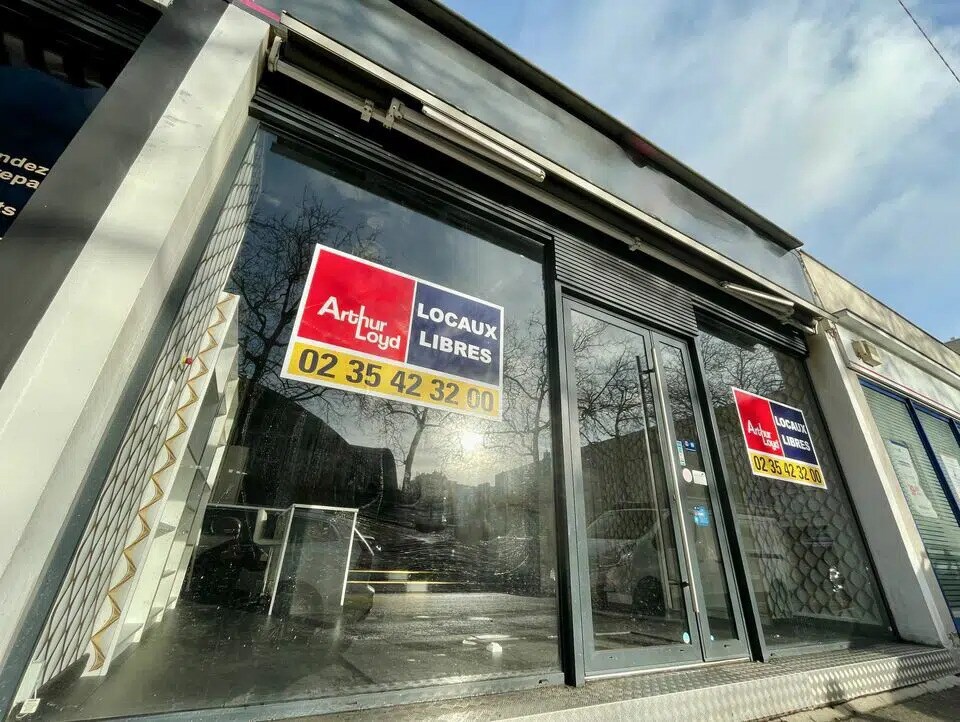 Retail in Le Havre for lease Building Photo- Image 1 of 3