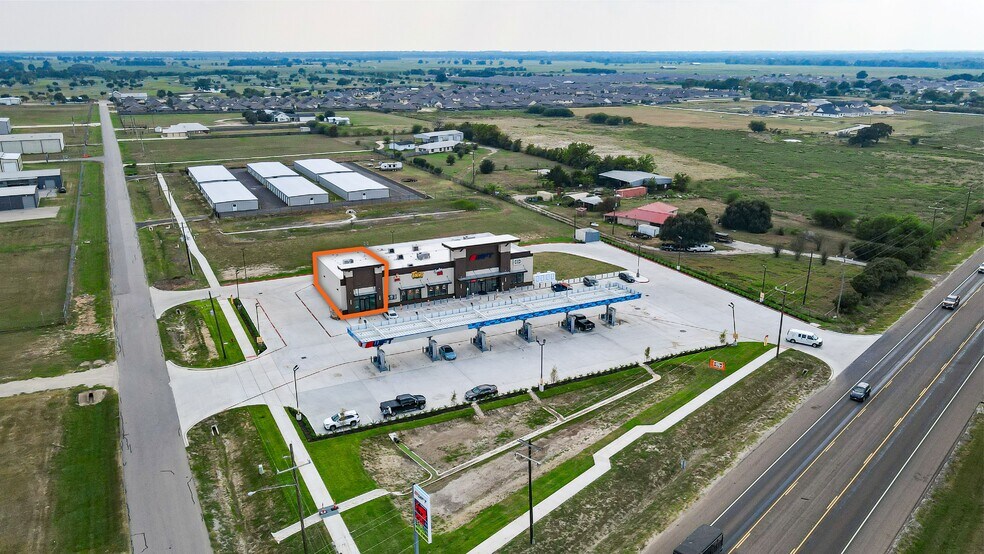 2643 TX-105, Navasota, TX for sale - Primary Photo - Image 1 of 1