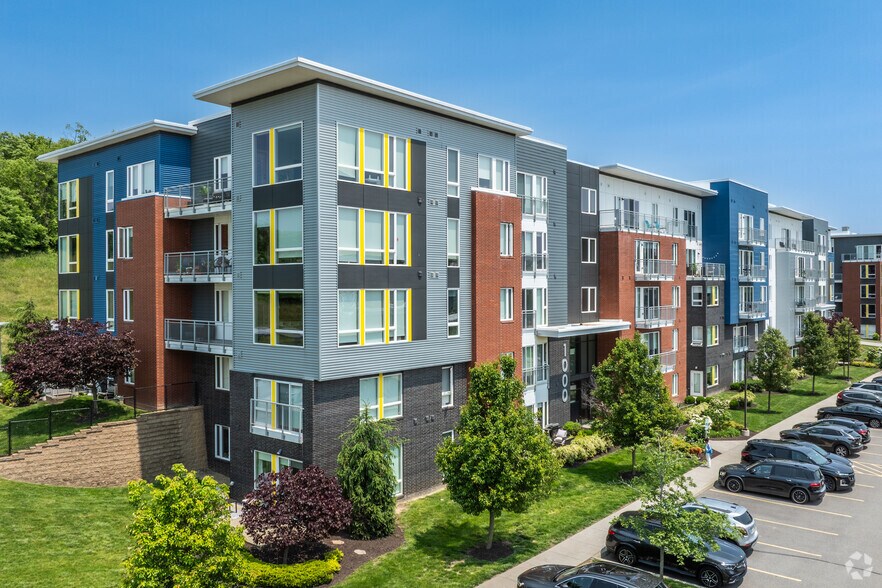 1501 Meredith Dr, Pittsburgh, PA for sale - Primary Photo - Image 1 of 1