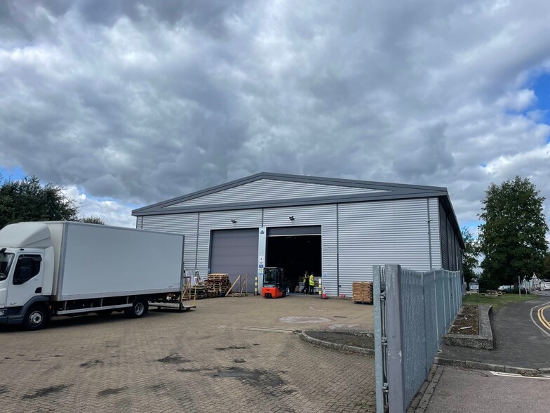 Unit 8 Connections Business Park, Vestry Rd, Sevenoaks for lease - Building Photo - Image 2 of 5