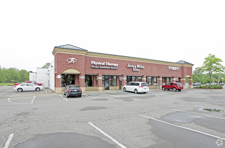 2596-2674 S Rochester Rd, Rochester Hills, MI for lease - Building Photo - Image 3 of 5