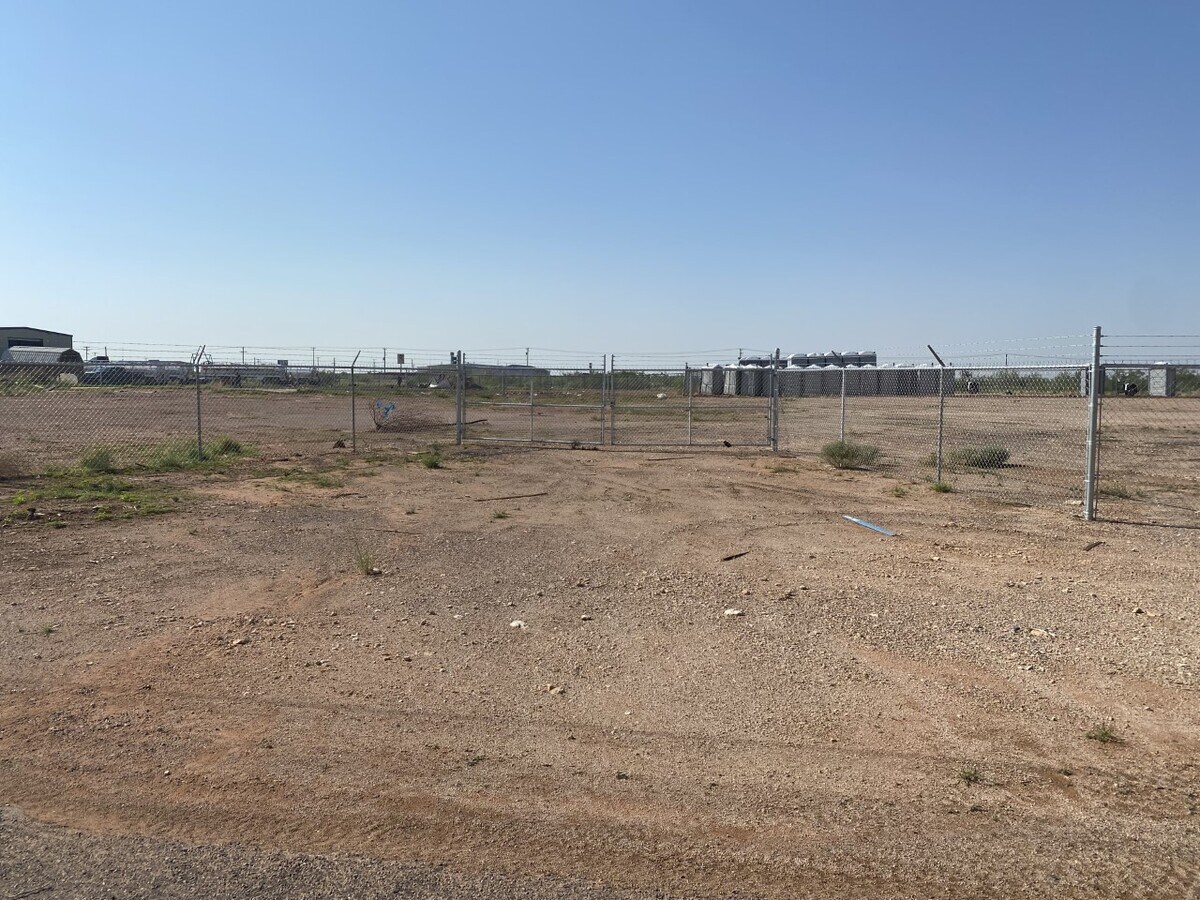 200 W 1st Street, Wickett, TX 79788