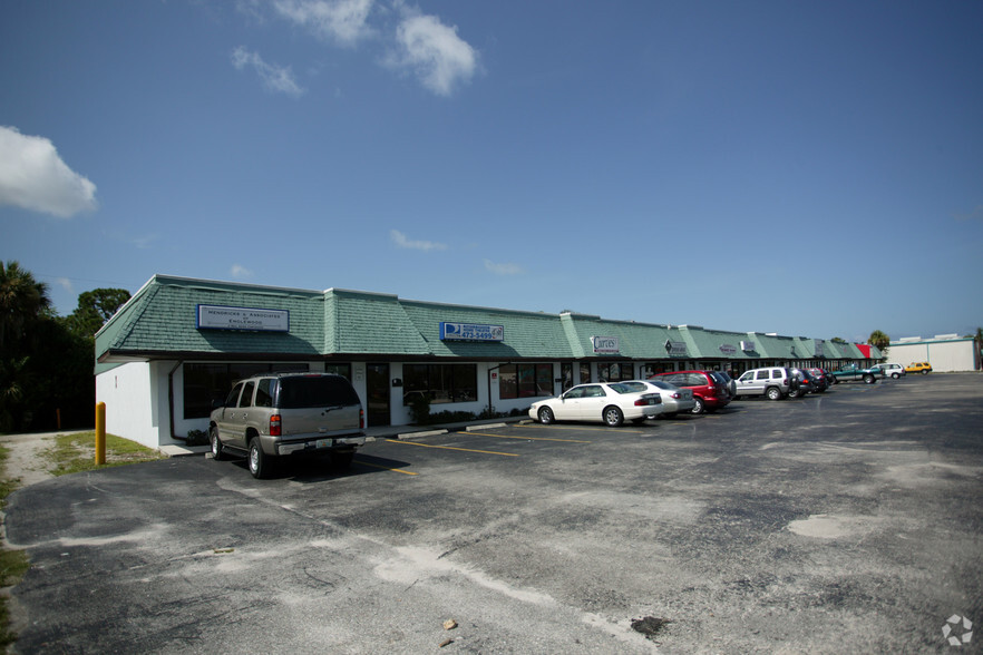 2411 S McCall Rd, Englewood, FL for lease - Building Photo - Image 2 of 7