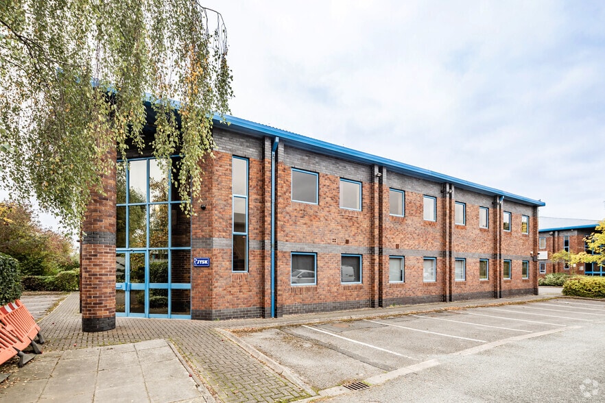 Unit 1 Pepper Rd, Stockport for lease - Building Photo - Image 2 of 2