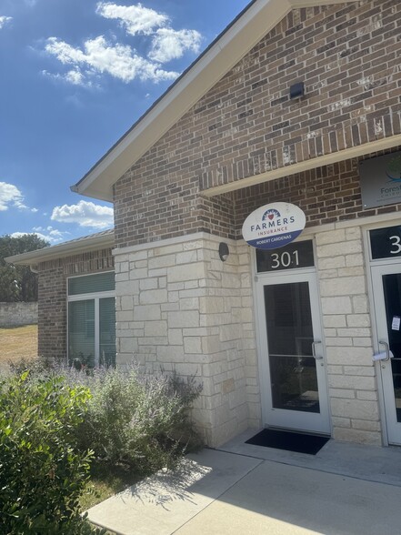 3309 Forest Creek Dr, Round Rock, TX for lease - Building Photo - Image 2 of 9