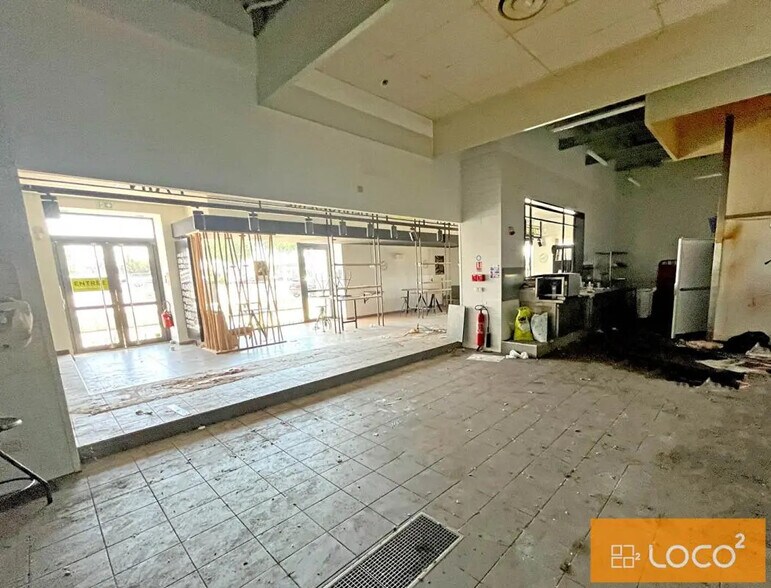 145 Route De Paris, Saint-Alban for lease - Interior Photo - Image 3 of 13