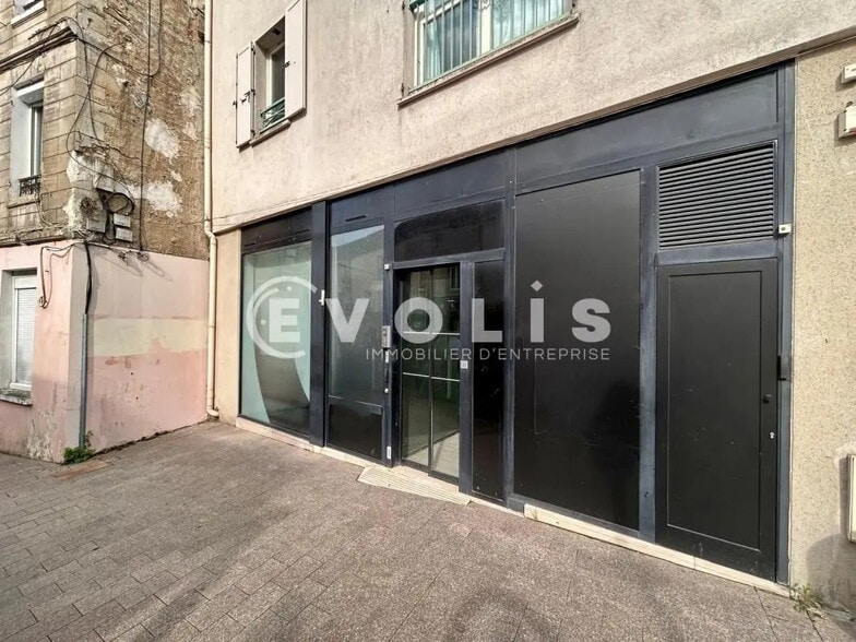 Retail in Palaiseau for lease - Building Photo - Image 2 of 9