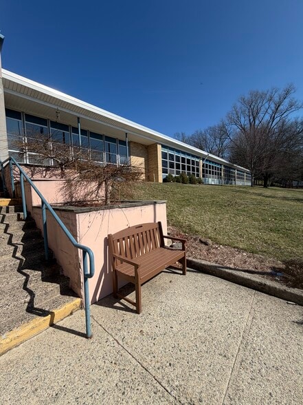 580 Ratzer Rd, Wayne, NJ for lease - Primary Photo - Image 1 of 15