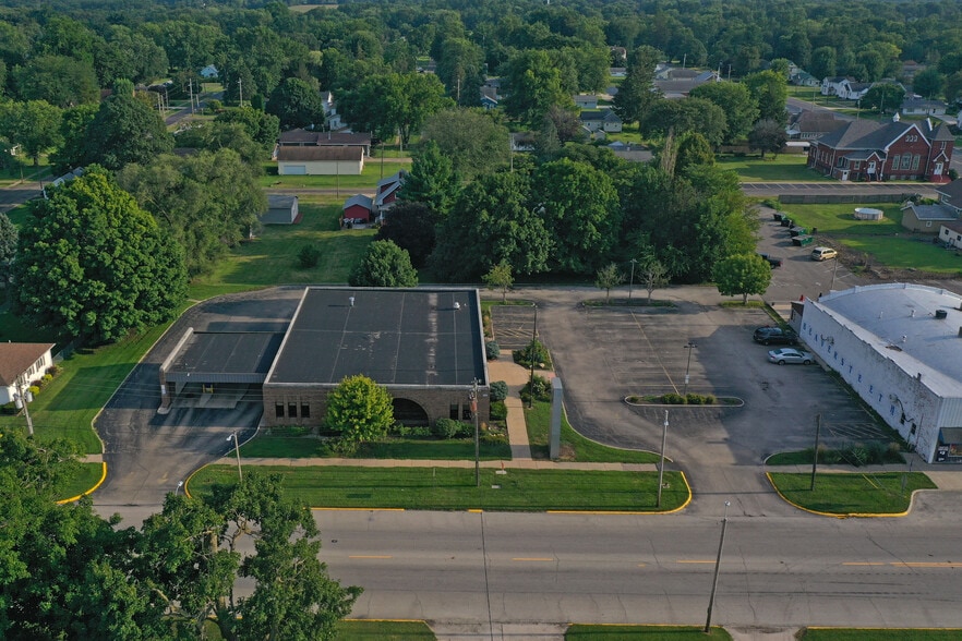 324 E Main St, Knoxville, IL for lease - Building Photo - Image 3 of 6