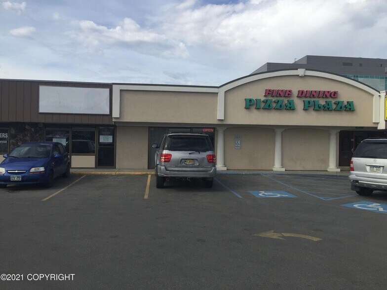 601 E Northern Lights Blvd, Anchorage, AK for lease - Primary Photo - Image 1 of 7