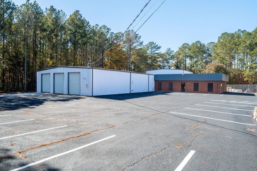 1511 Commercial Ct, Jonesboro, GA for sale - Building Photo - Image 2 of 14