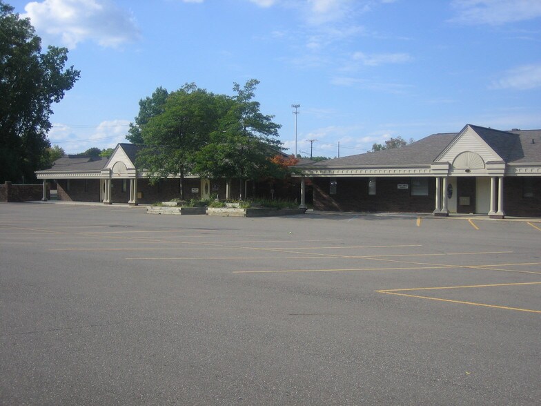 155 Rochdale Rd, Rochester Hills, MI 48309 Building 4