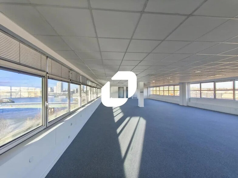 Office in Alfortville for lease - Interior Photo - Image 1 of 6