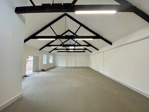 Reading Rd, Reading for lease Interior Photo- Image 2 of 5