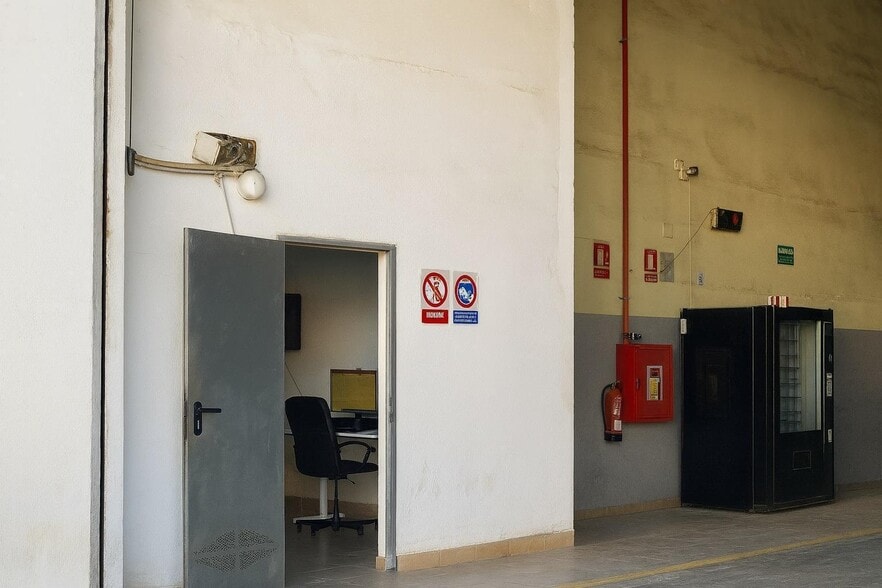 Industrial in Quart de Poblet, Valencia for sale - Building Photo - Image 3 of 29