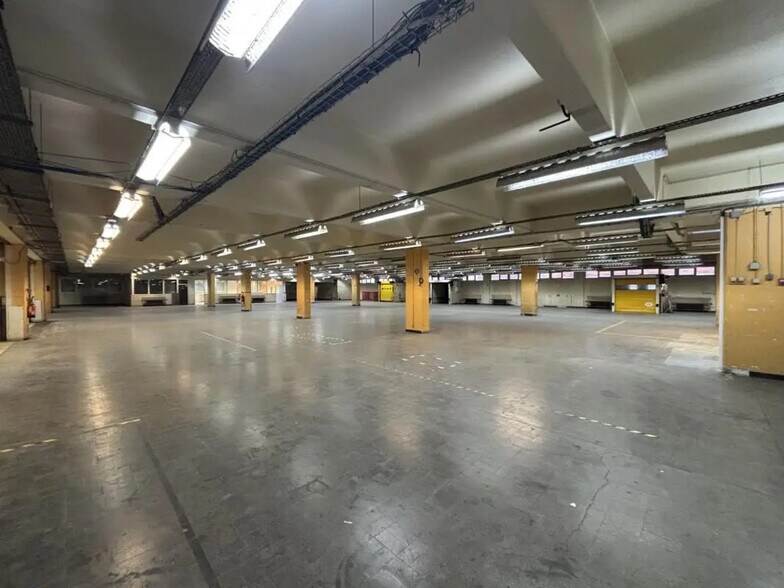 Flex in Lille for lease - Building Photo - Image 1 of 6