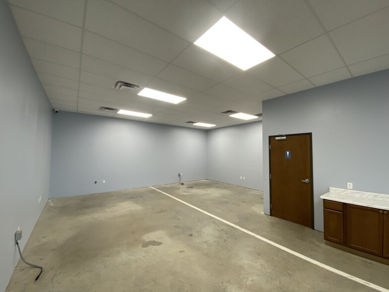 18414 Fifth St, San Antonio, TX for lease - Interior Photo - Image 3 of 8