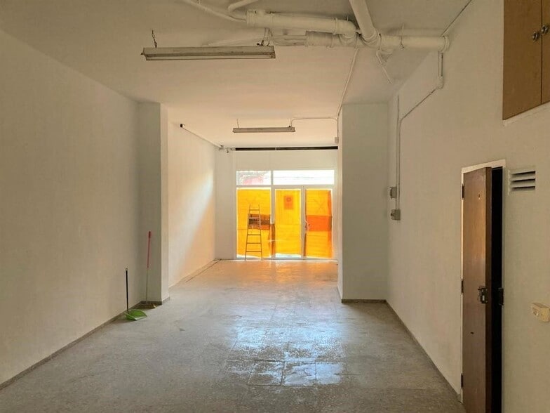 Retail in València for sale - Building Photo - Image 2 of 10