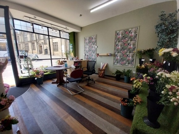 4-6 Robin Ln, Pudsey for lease Interior Photo- Image 1 of 4