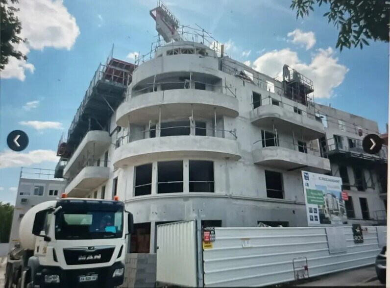 Retail in Le Plessis-Trévise for lease - Construction Photo - Image 1 of 6